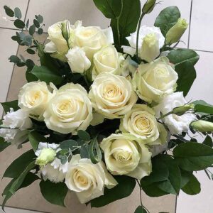 白バラのお供え花束